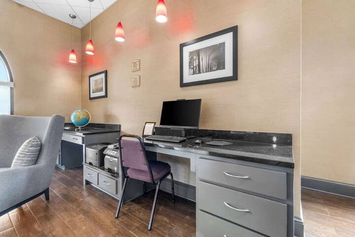 Business Center 37 of 43